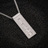 Handcrafted 18k white gold pendant with baguette-cut diamonds and round brilliant diamonds