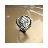 Upcycling-Ring aus Vintage-Autoschlüssel mit US-Car Emblem.