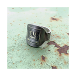 Originaler Zündschlüssel zum Ring umgearbeitet; Messinggrundkörper mit verchromten Akzenten, echter Patina.